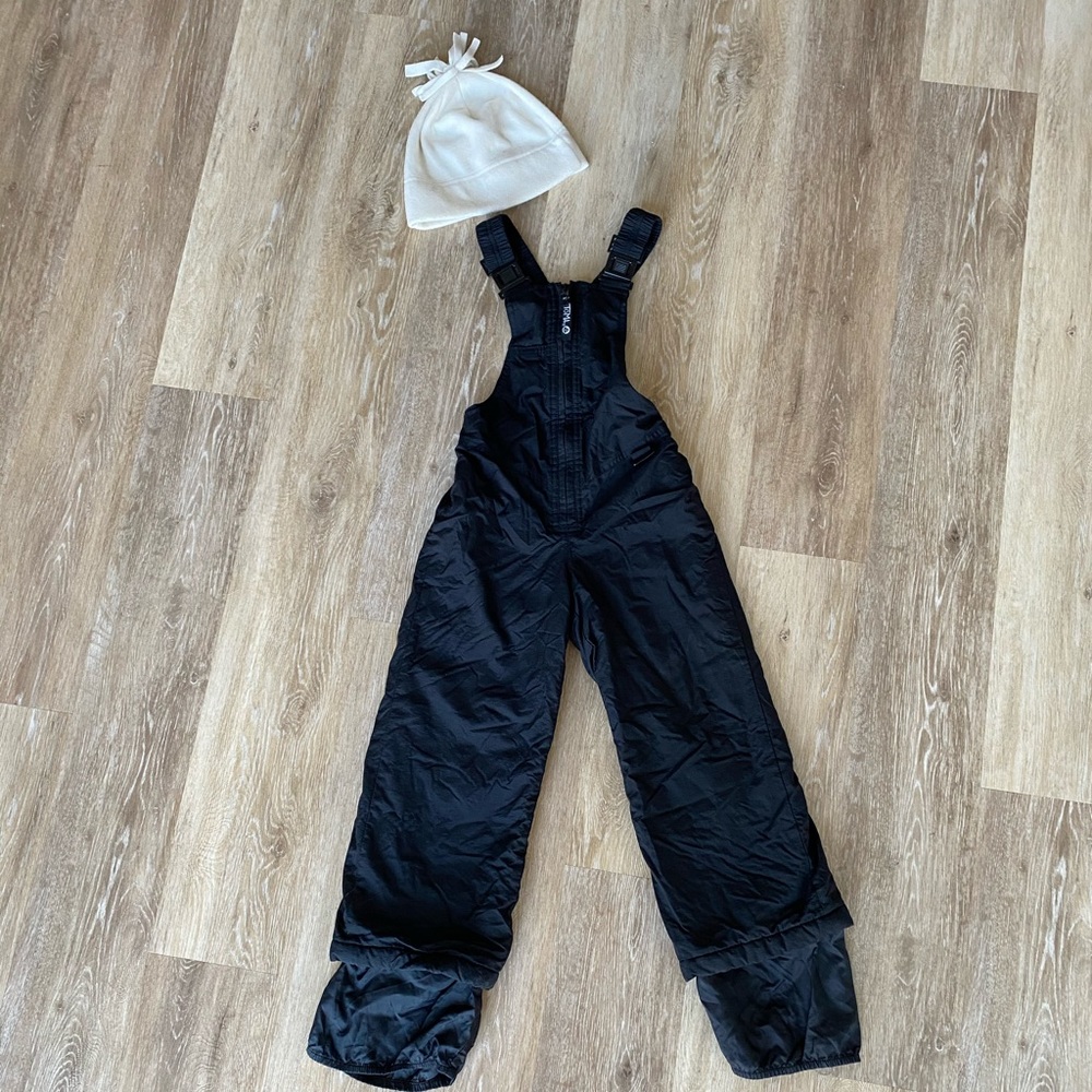 Ski bib. Gently used. Great condition.